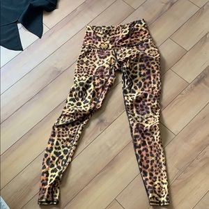 Teeki cheetah yoga pants size small
